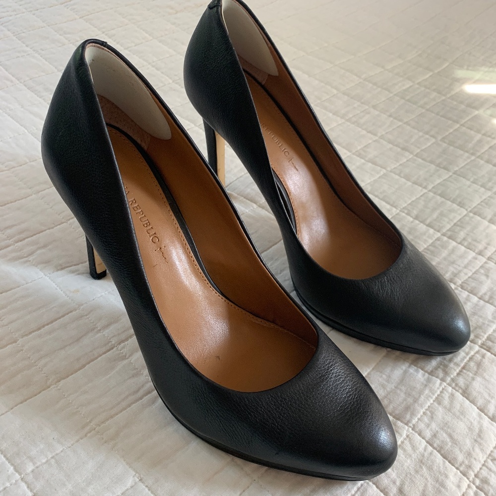 Banana Republic Black Leather Stiletto Heels Pumps